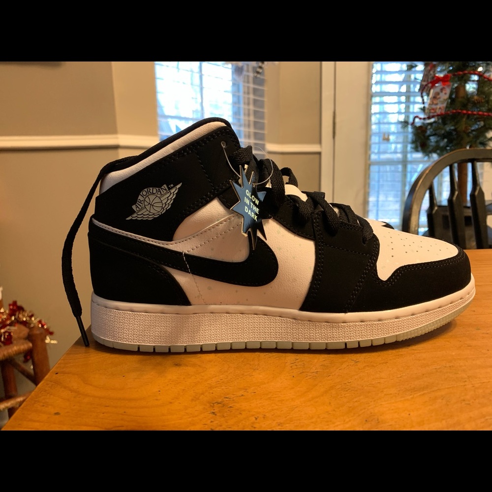 Jordan 1 mid teal glow in the dark